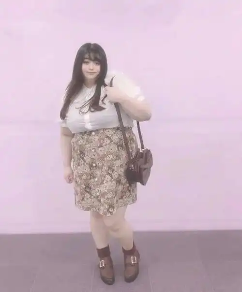 日本200斤女主播火爆出圈自称百吨一遇胖子界的桥本环奈