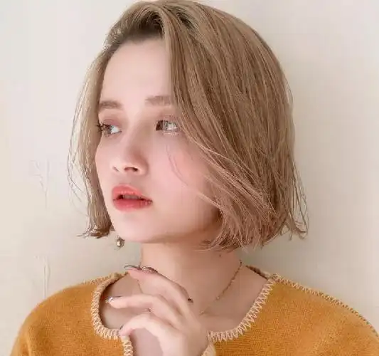 齐下巴微卷短发 法式浪漫慵懒get_女生短发 - 美发站