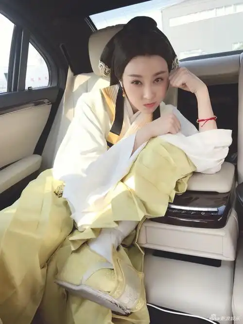 林鹏晒搞怪古装穿越照 比v卖萌网友大呼可爱_新浪看点