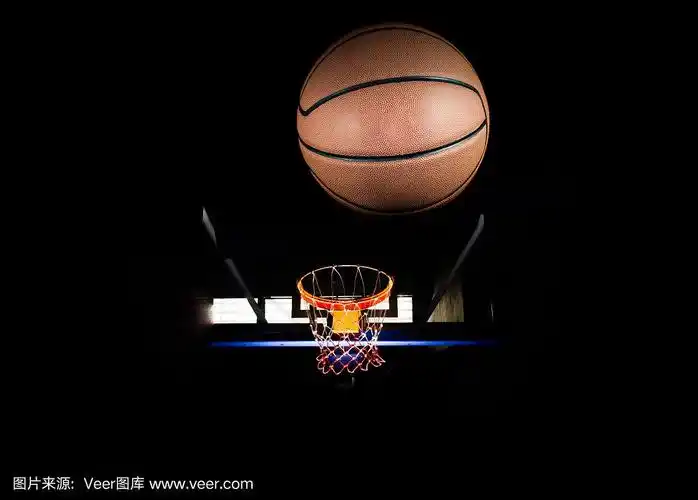 篮球在黑色背景与灯光效果