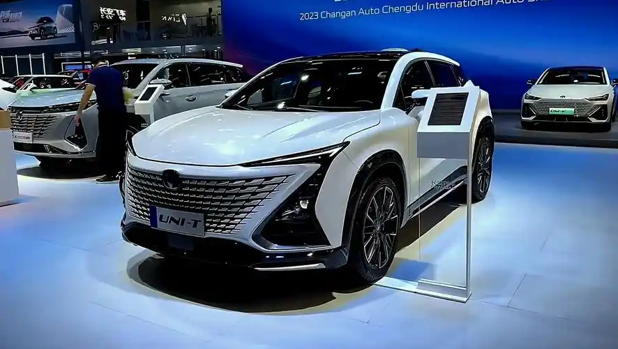 2024款长安uni-t帅气亮相!外观动感,配置丰富,1.5t爆发188马力