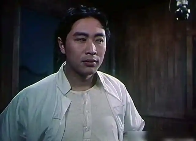 而且还要同时塑造三个人物,那就是在电影《风云岛》中扮演梁林,梁洪山