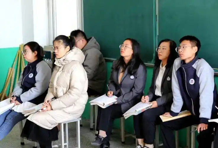 晋中市教育局九大学科教研员深入太谷启航学校课堂听课_优生_调研