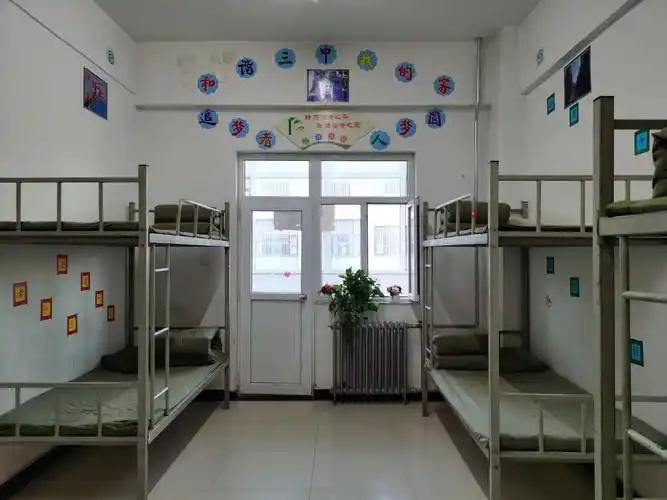 住宿学生展风采——九(20)宿舍文化建设