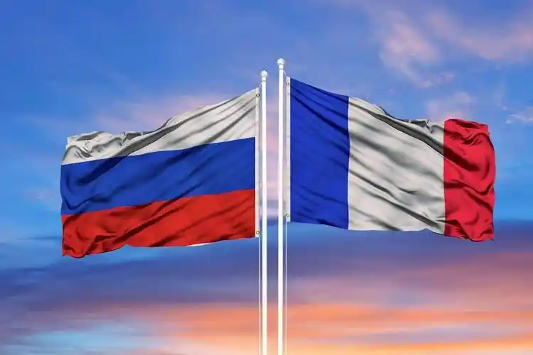 俄罗斯国旗和法国国旗不过这个风险还是非常大的,毕竟这是连美国都不