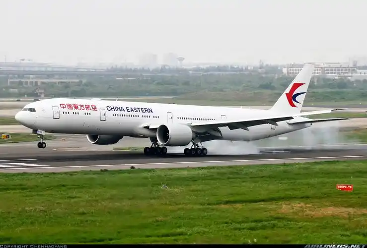 b-2001 中国东方航空公司 波音777-300er飞机模型 "东航新logo"1