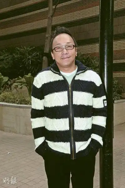 据香港媒体报道,黄家强(微博)昨天(2月20日)与长子黄庆阳,前往沙田