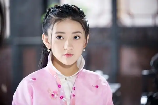 擒狼央八热播梁洁初登场清纯亮眼