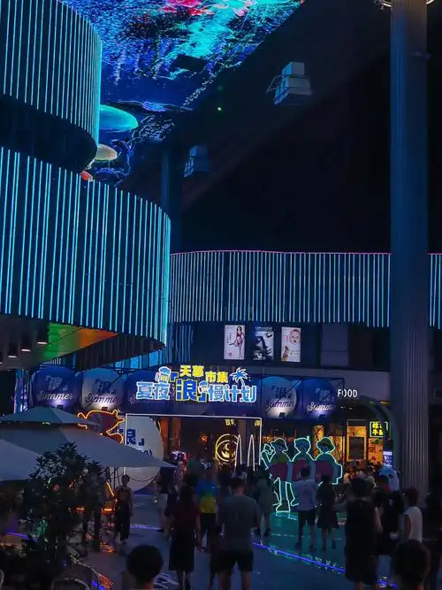 圆融时代广场市集夏夜来看一场天幕市集吧