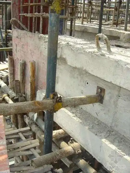 4,一字型,开口型脚手架的两端必须设置连墙件,其竖向间距不应大于建筑