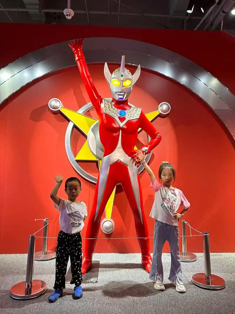 顶流奥特曼真的泰酷了,我的眼里全是光78.2023杭州经典奥特 - 抖音