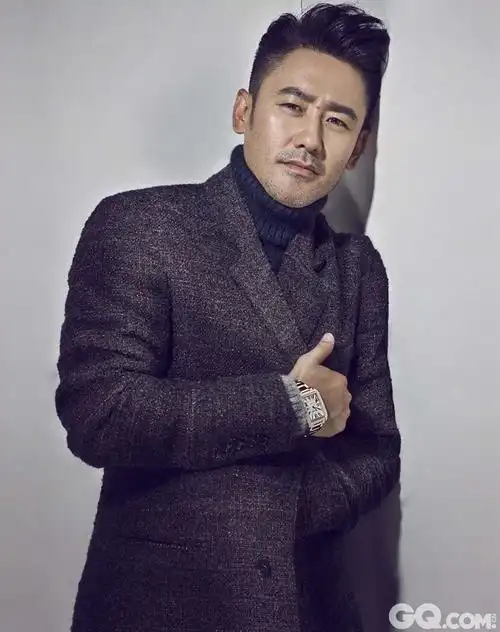 少女们喜欢大叔的成熟与韵味,妇人们喜欢大叔的稳重与责任感,连少男们