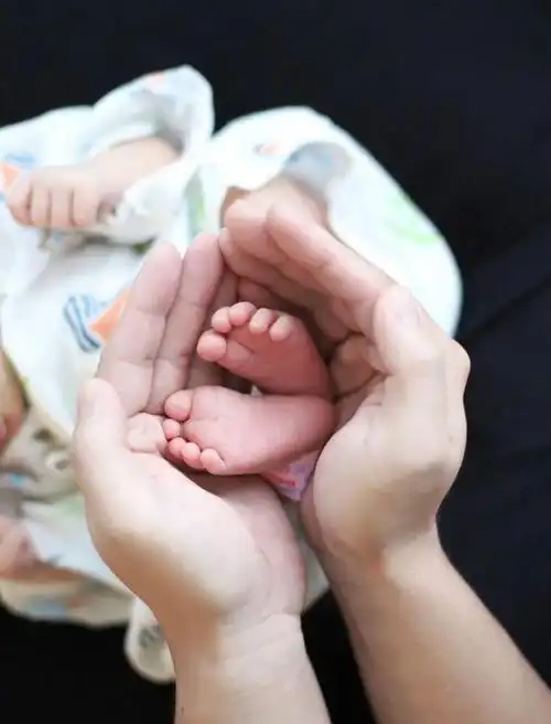 郑恺首度晒出宝宝的脚丫照,?