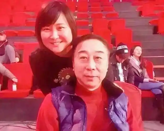 冯巩才是"幕后大佬"培养的两个女徒弟炸裂娱乐圈|贾玲|小品|蒋诗萌