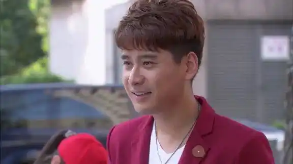 夜市人生金明只顾着谈恋爱把金亮晾一边转身就被出卖了