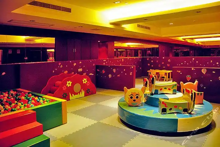 09年12月牛宝成长足迹:小班开始学习创意美术课作品