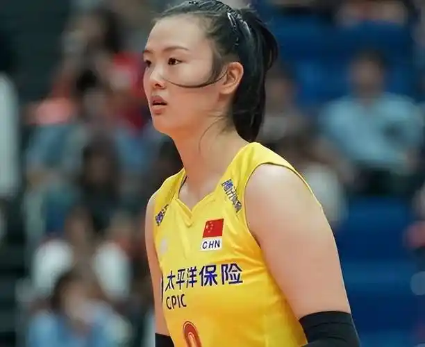 张常宁接受媒体采访时发声:进攻已经慢慢能踩上节奏发上力_中国女排