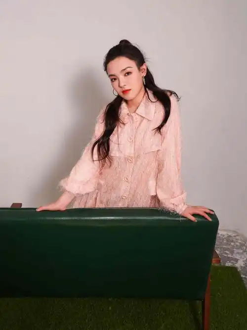 爱新觉罗·媚首张创作ep《mei》上线 优美旋律演绎青春故事