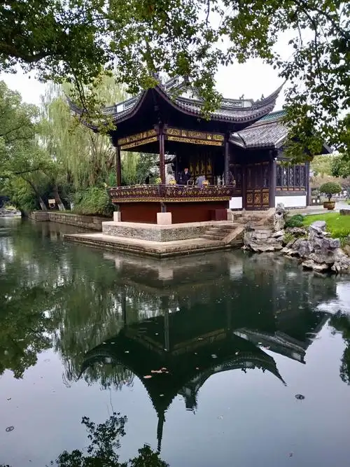 其它 宁波月湖月园 写美篇  月园是宁波月湖公园的"月湖十景"之一,它