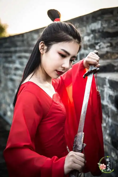 女子本温柔持剑则刚