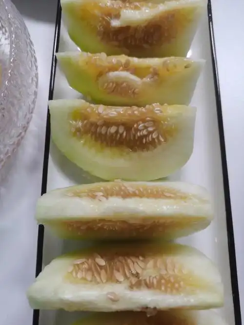 粉糯香甜的桂圆红豆红枣羹,清甜翠玉瓜,无添加面粉包的荠菜饺子09