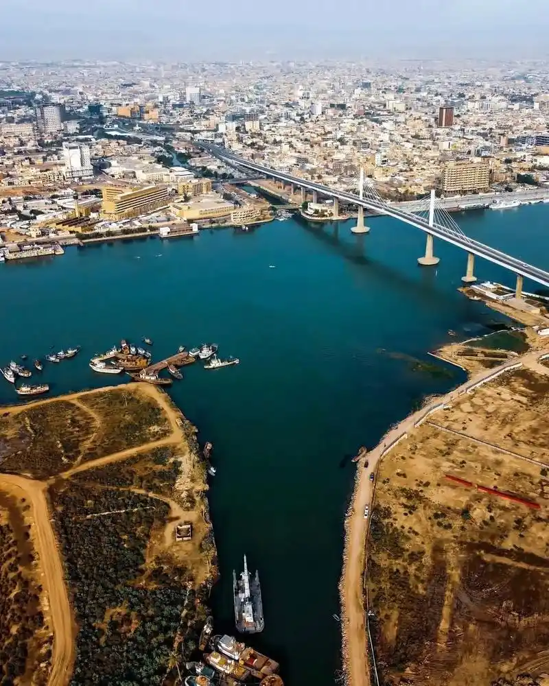 世界最热城市之一——巴士拉,伊拉克第一大港及第二大城.建于6 - 抖音