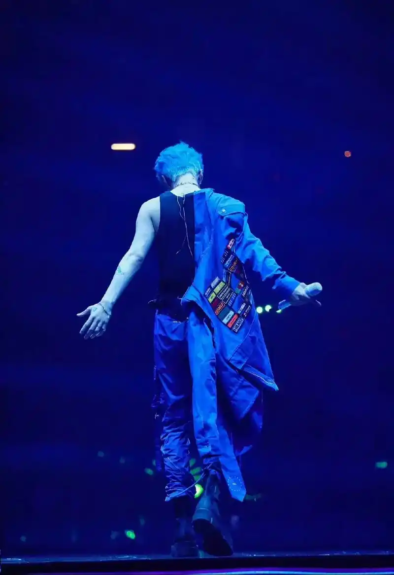 一些范丞丞背影#范丞丞waso有范 #背影杀系列 - 抖音