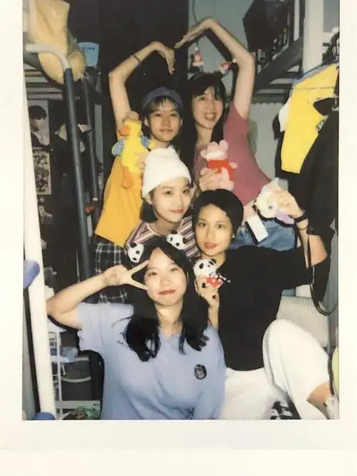 宿舍拍立得多人拍照队形姿势构图表情