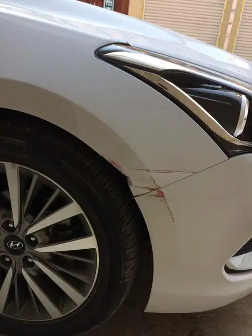 剐蹭了一下 请各位前辈帮我看看