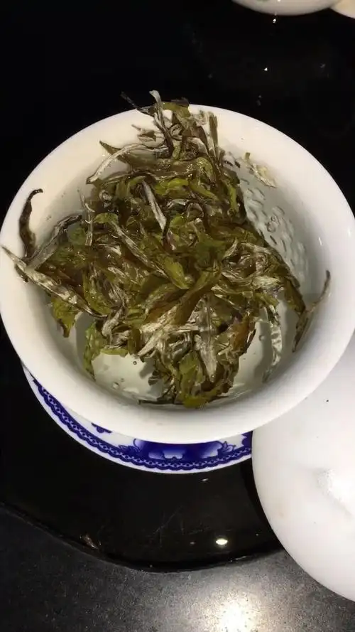 福鼎白茶白牡丹高山日晒寿眉贡眉老白茶350g白毫银针茶饼厂家批发