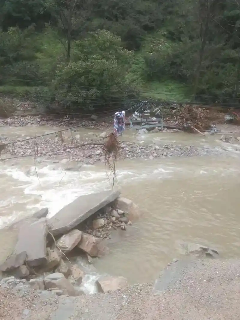 2021   9.24   夜里  百年不遇的洪水,山河溃烂 - 抖音