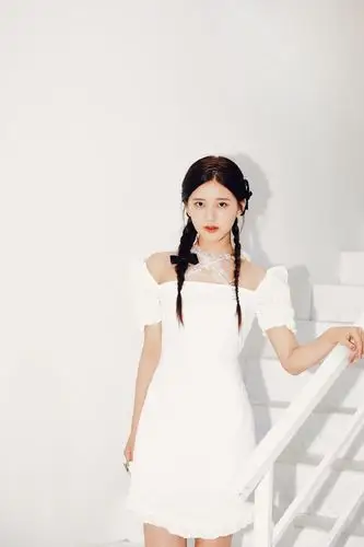 赵露思梳双麻花辫俏皮可爱气质甜美好似邻家妹妹