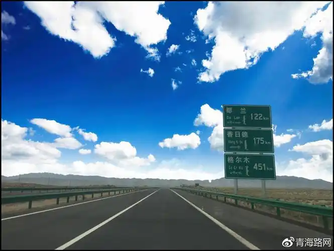 行路网61心服务醉美风景在路上戈壁滩中的高速公路第三期