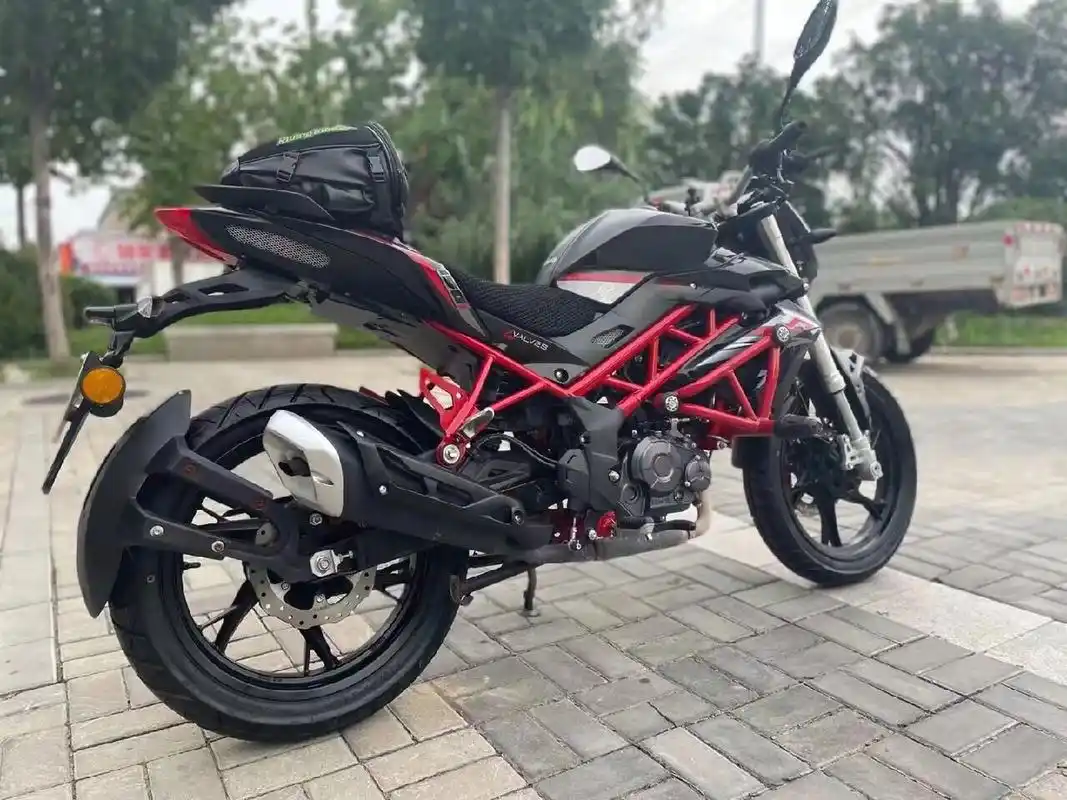 贝纳利红宝龙150 贝纳利 贝纳利红宝龙150 20年贝纳利红宝龙150i街车