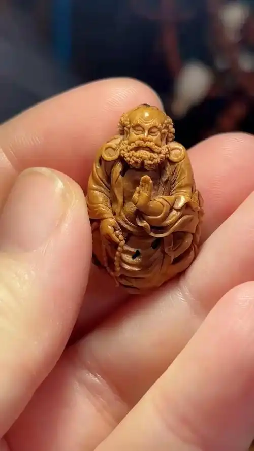 桃核雕刻!达摩一枚