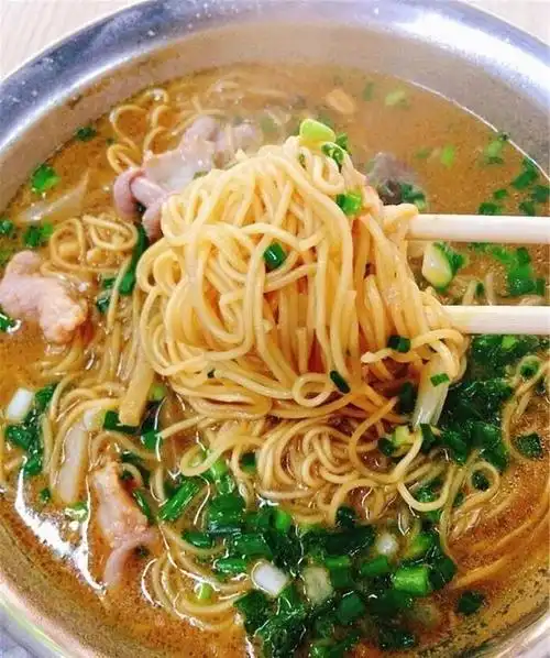 南宁这家老字号小店,开了20多年每天都排队,很多人吃了10几年|伊面