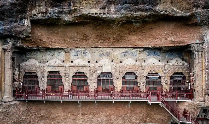 中国甘肃省天水市麦积山石窟航拍