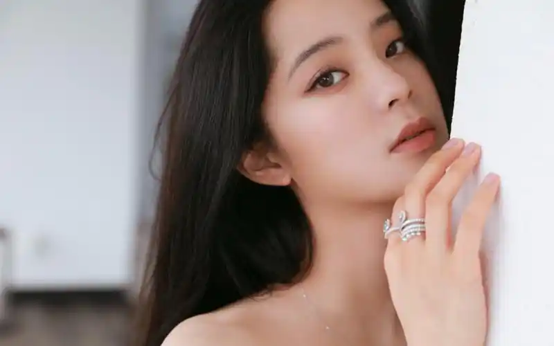 欧阳娜娜仙女裙优雅写真桌面壁纸