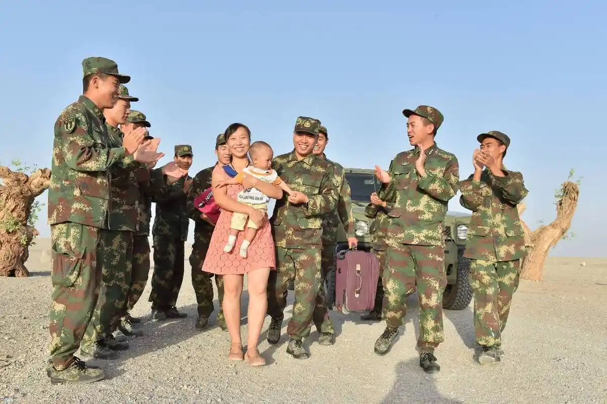 军人军嫂其实没有表面那么风光,承受着常人无法忍受的痛苦,敬佩