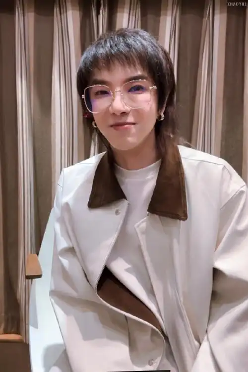 华晨宇直播 i人罚站#  嗨,绒绒宝贝,我们好久不见呀06@华晨宇yu