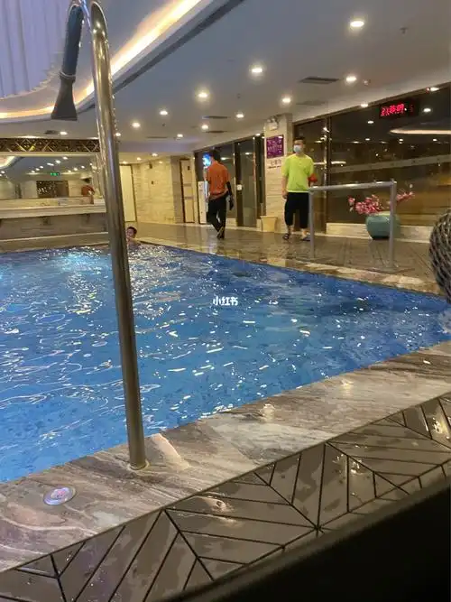 这个水疗会第一次来,跟平时的水疗会对比,这个规模要更大一些,人均也