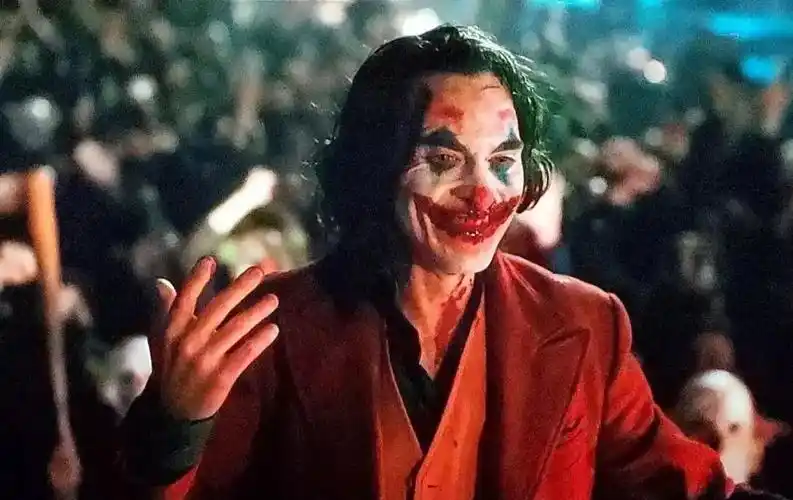 不管你喜欢还是讨厌,《小丑》都会笑到最后.