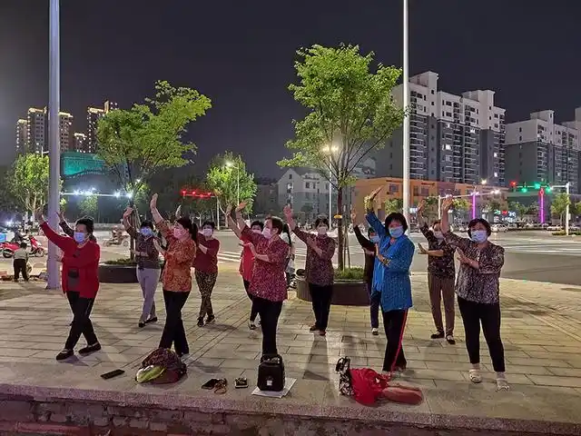 疫情形势持续好转 广场舞开始"重出江湖"