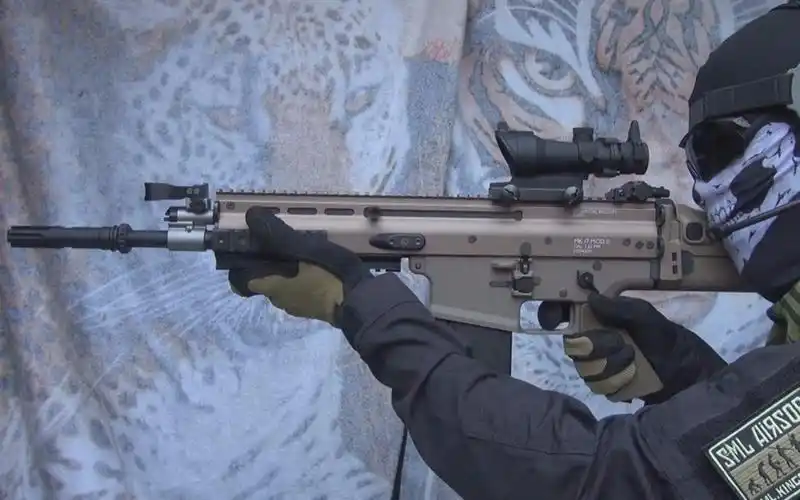 解析红海行动装备这把枪是影视剧游戏中的常客也是目前世界最先进步枪