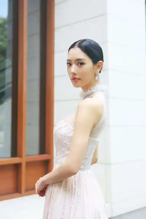 clara克拉拉夏日写真曝光国色天香花容月貌