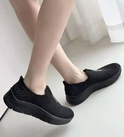 1秒踏入"松弛感"的"一脚蹬"闪穿鞋来了,软弹缓震,久穿不累脚