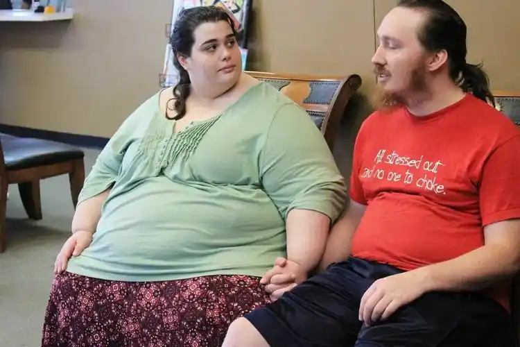 1450斤的"世界第一女胖子",嫁给高富帅生2个儿子,如今怎样了?