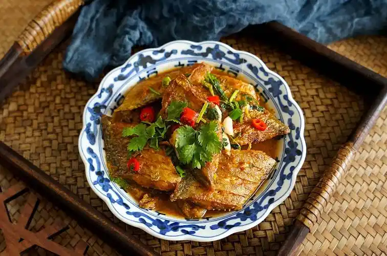 红烧带鱼怎么做才好吃?掌握这两个技巧,带鱼不破皮又没腥味