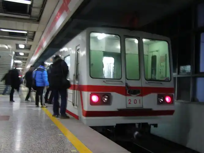 北京地铁 1号线 老车 dk11 g201 四惠进站 原声