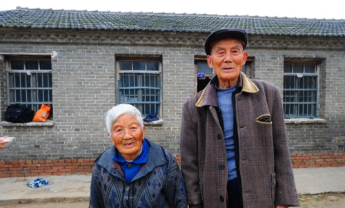 通过监控看农村父母的一天你们的辛苦劳作是我努力拼搏的动力